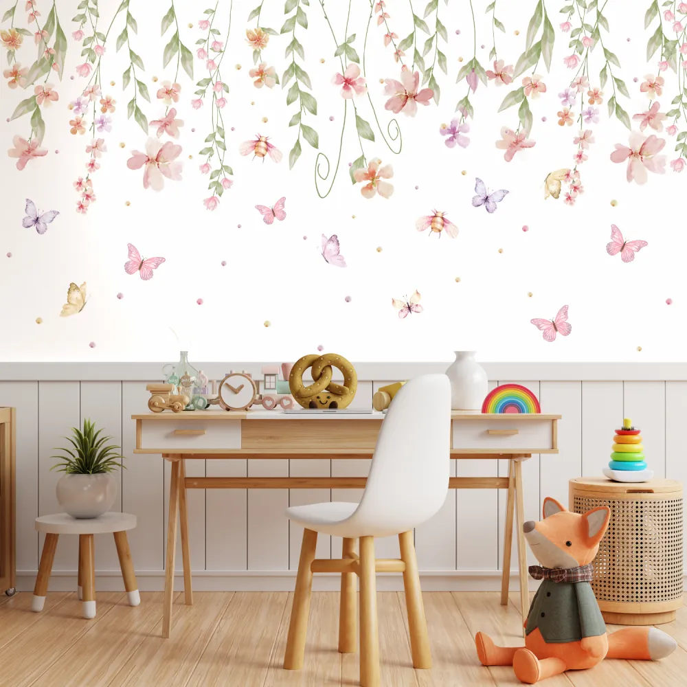 Papel de Parede Floral Delicado com Borboletas Aquareladas